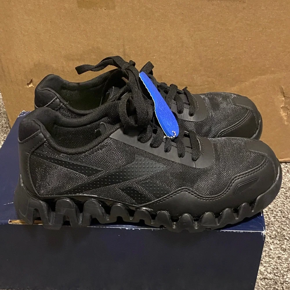 Excellent Condition Reebok Black Zig Pulse Work Women’s  Sneakers 8